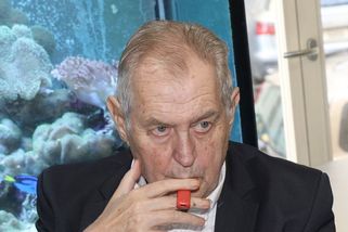 Víno, ženy, zpěv: Miloš Zeman je formě!